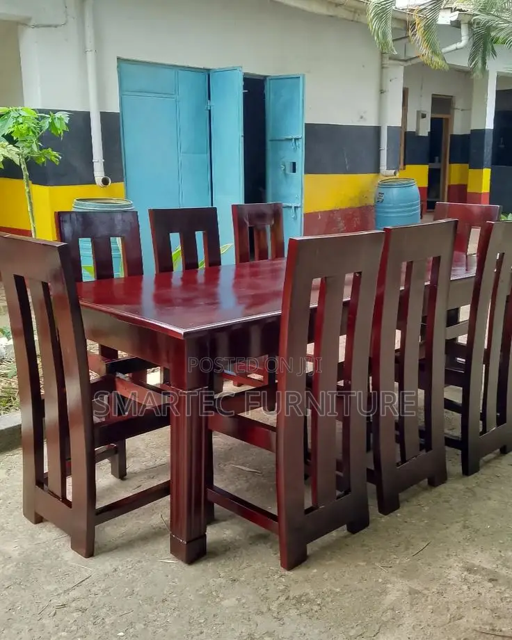 Accommodative 8 Seater Dining Set