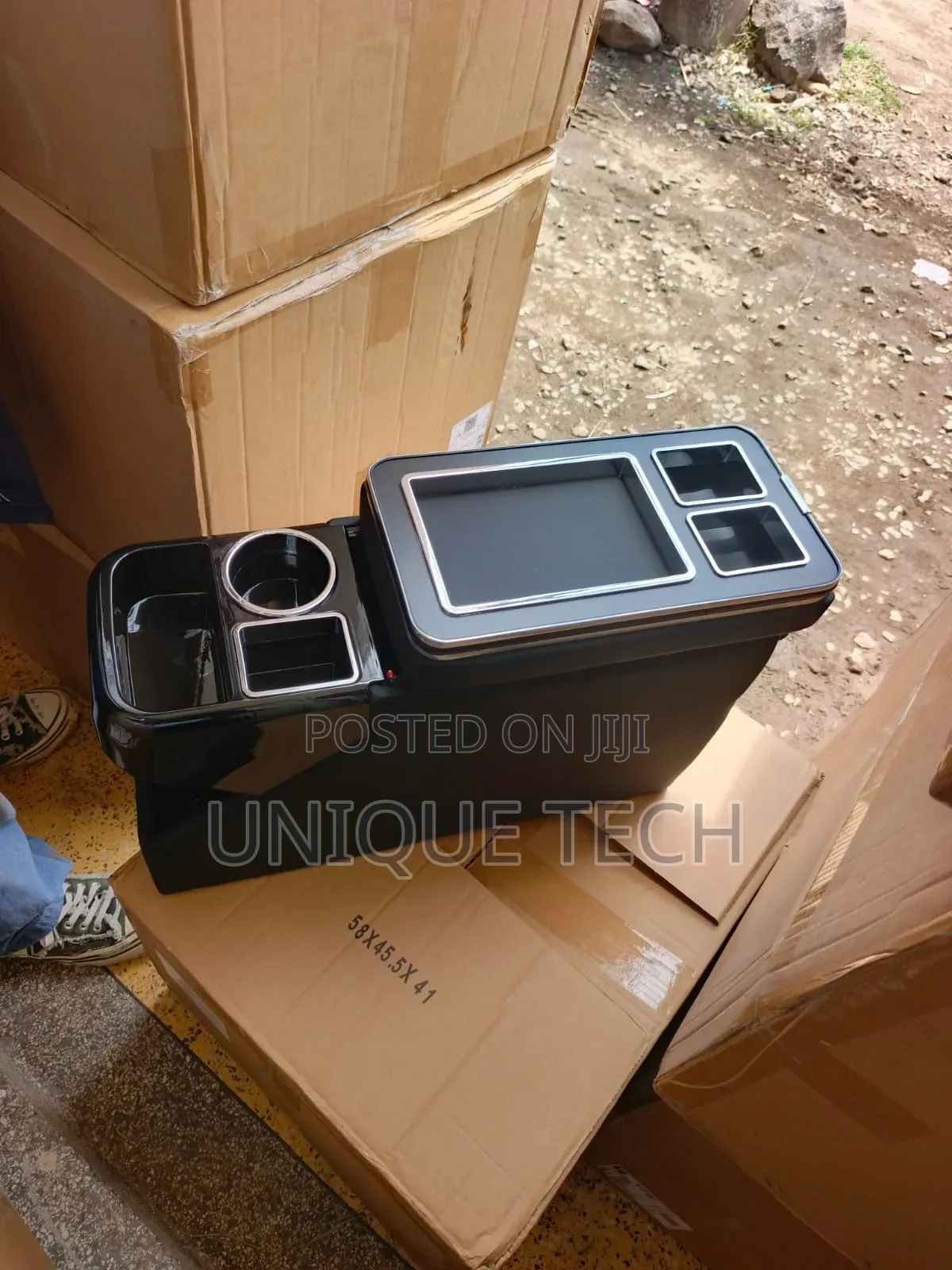 Voxy/Noah Armrest- Usb Charging & Cigarette Lighter