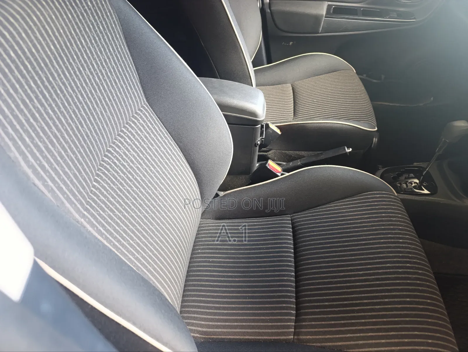 Toyota Vitz 1.0 FWD 5dr 2018 Silver
