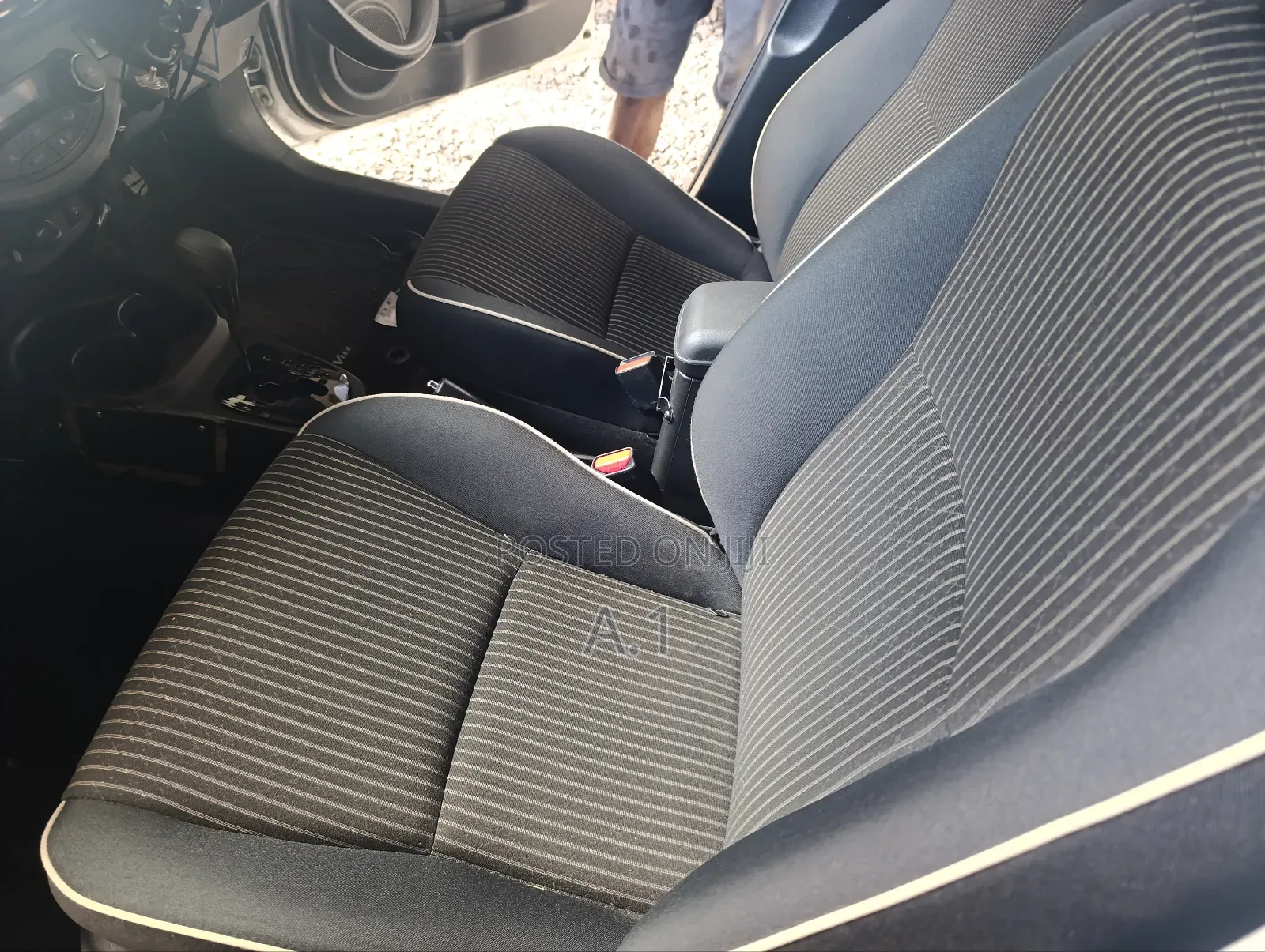 Toyota Vitz 1.0 FWD 5dr 2018 Silver