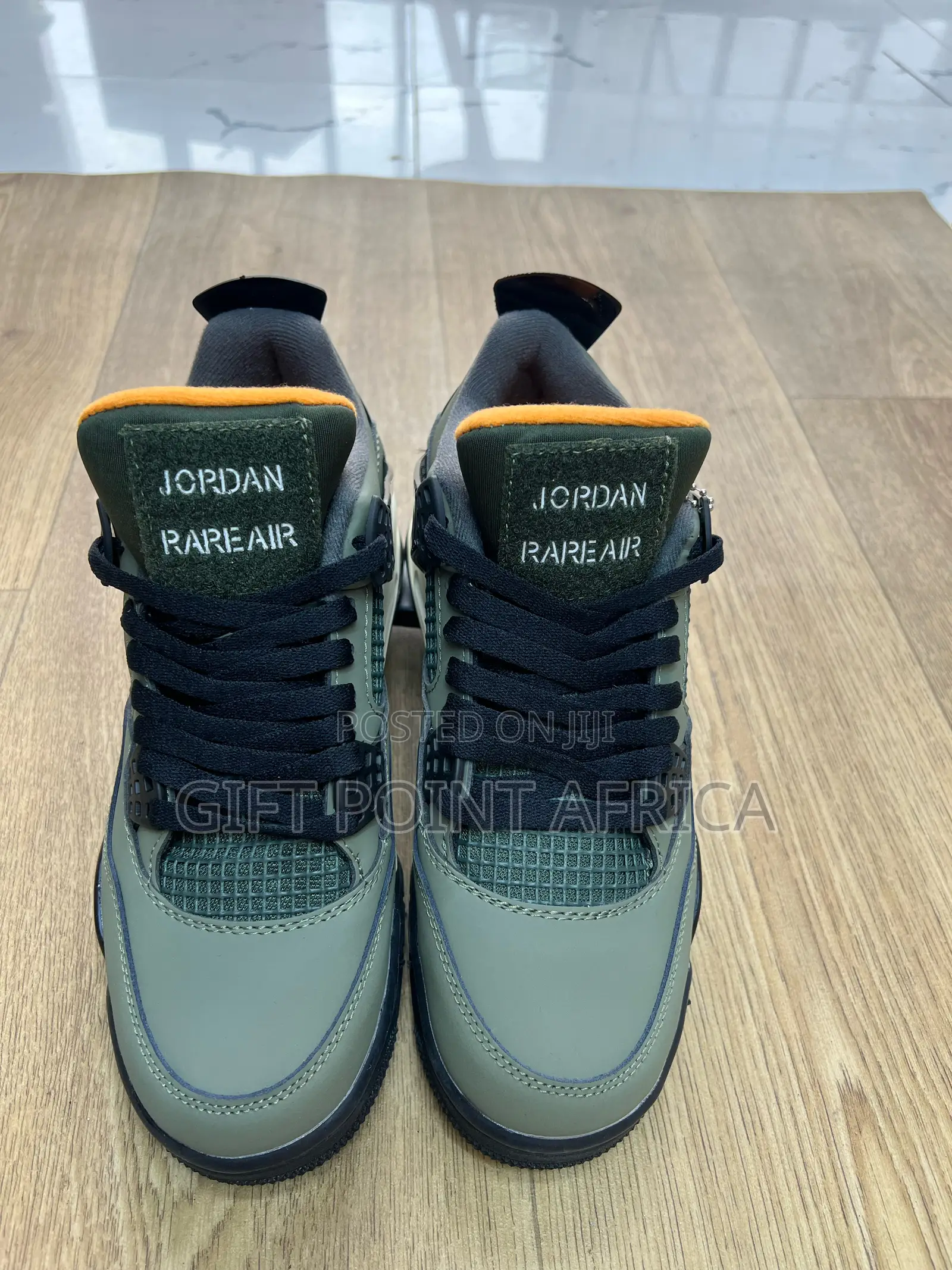 Jordan X Undefeated 4 Retro Sneakers In Olive Green.