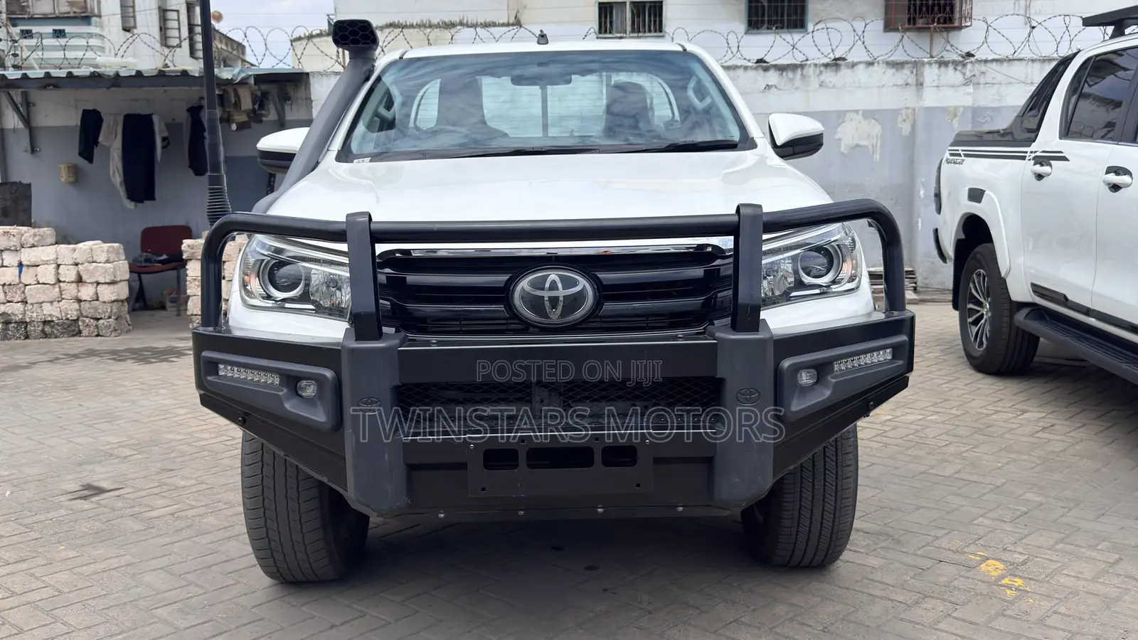 Toyota Hilux Rugged 4x4 2019 White