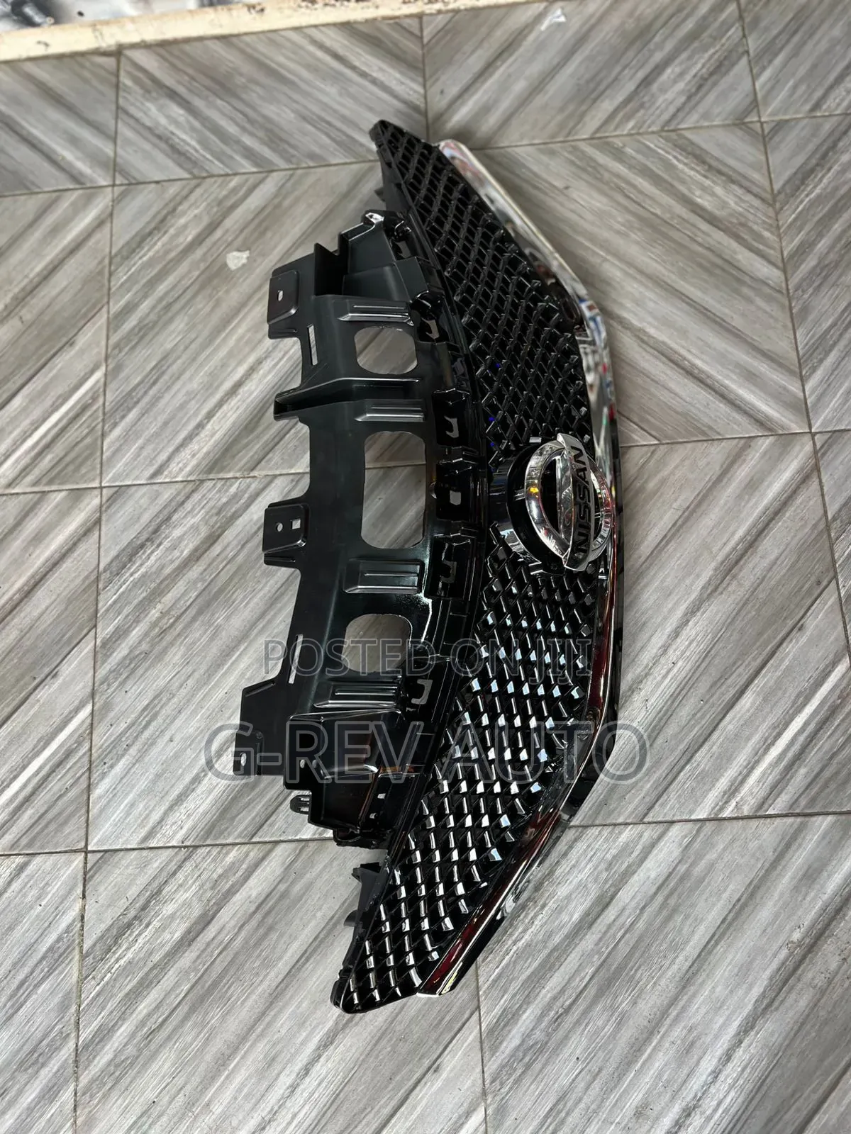 Nissan  Note  E12 Mesh Grill