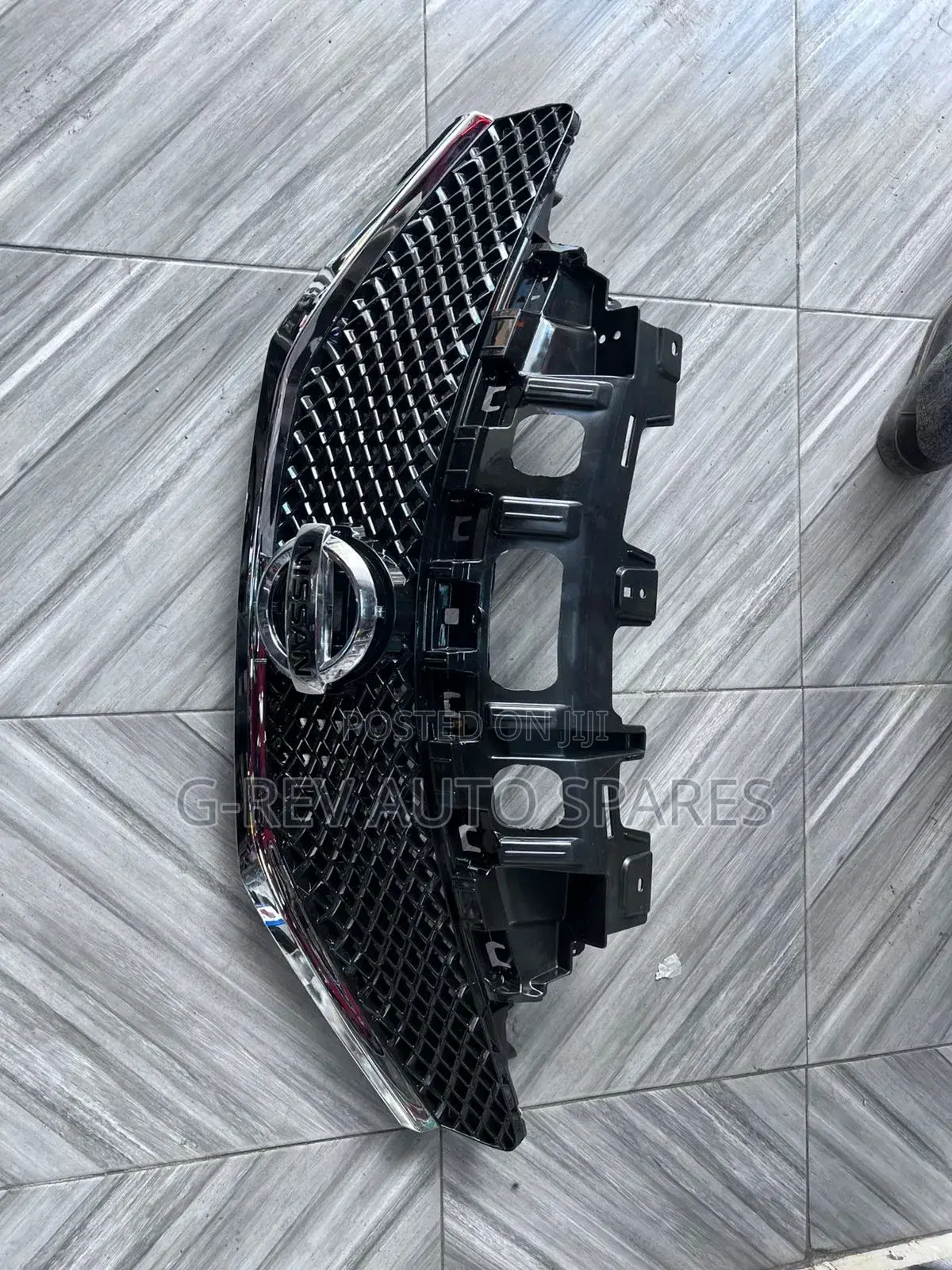 Nissan  Note  E12 Mesh Grill