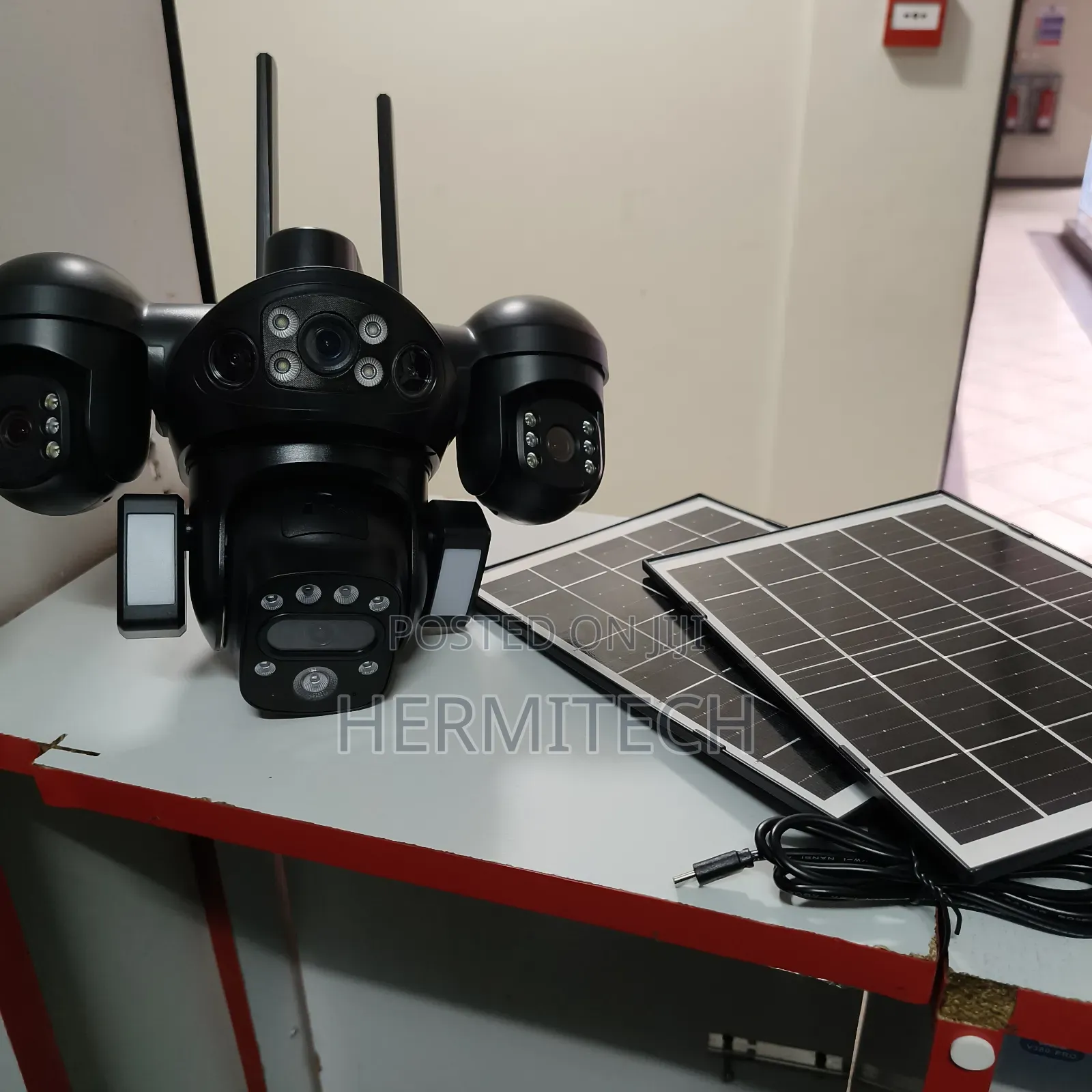 High Quality 4lens With Two Solar Panels 4g Enabled