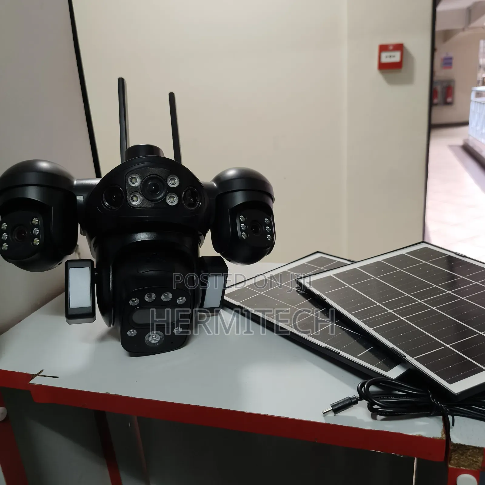 High Quality 4lens With Two Solar Panels 4g Enabled