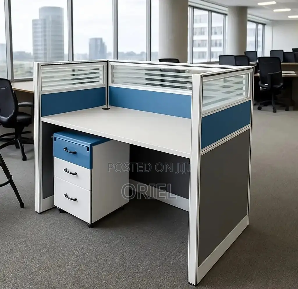 Office Worksatation : 1-Way Office Workstation With Privacy Panels