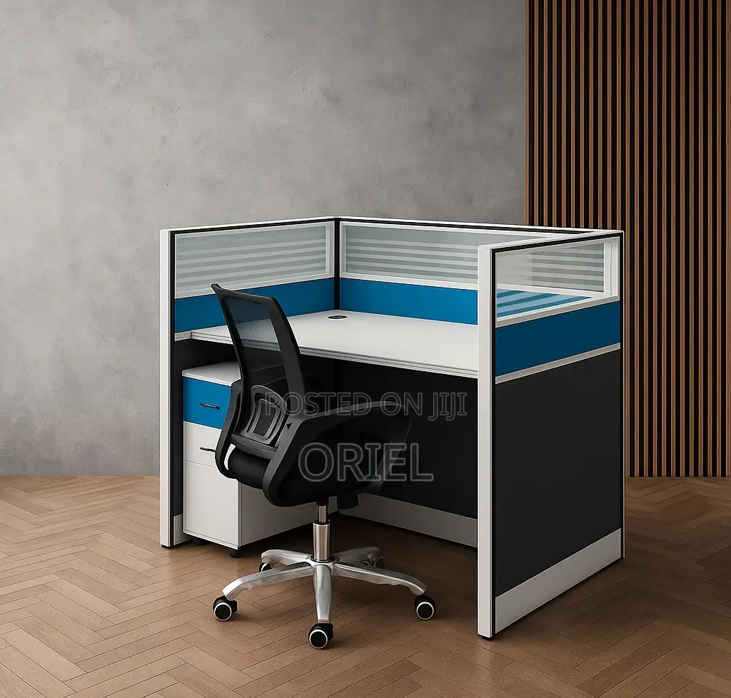 Office Worksatation : 1-Way Office Workstation With Privacy Panels