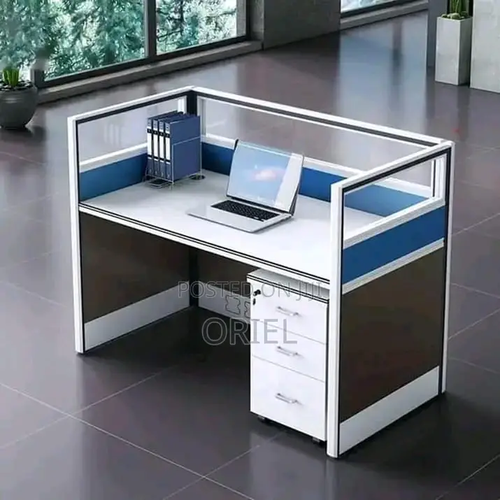 Office Worksatation : 1-Way Office Workstation With Privacy Panels