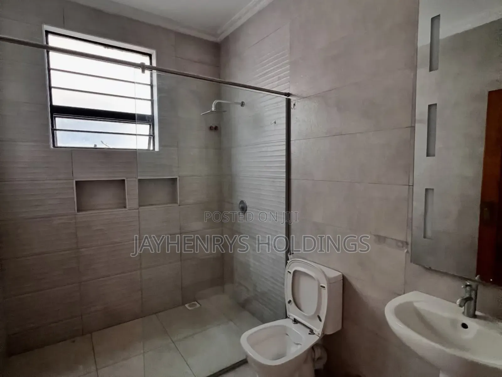 4bdrm House in Membley Estate for rent