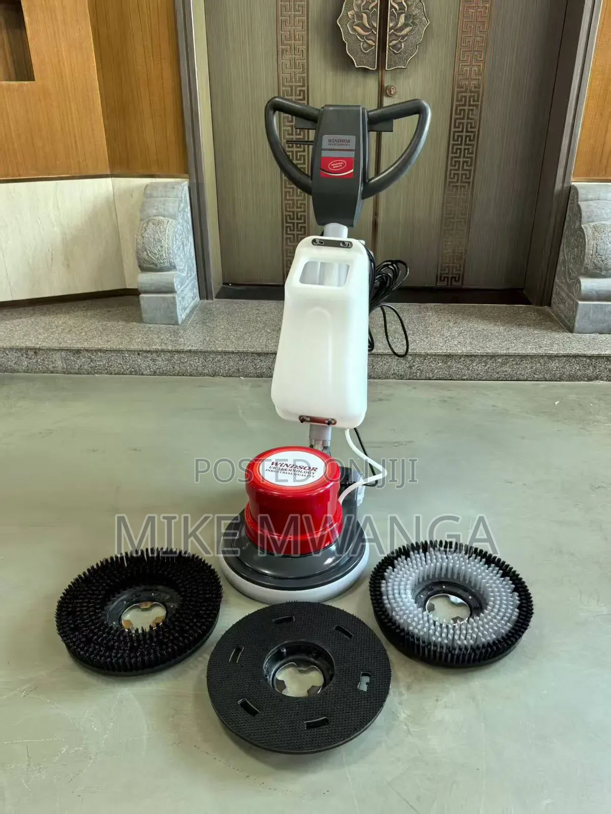 Floor Scrubbing Machine