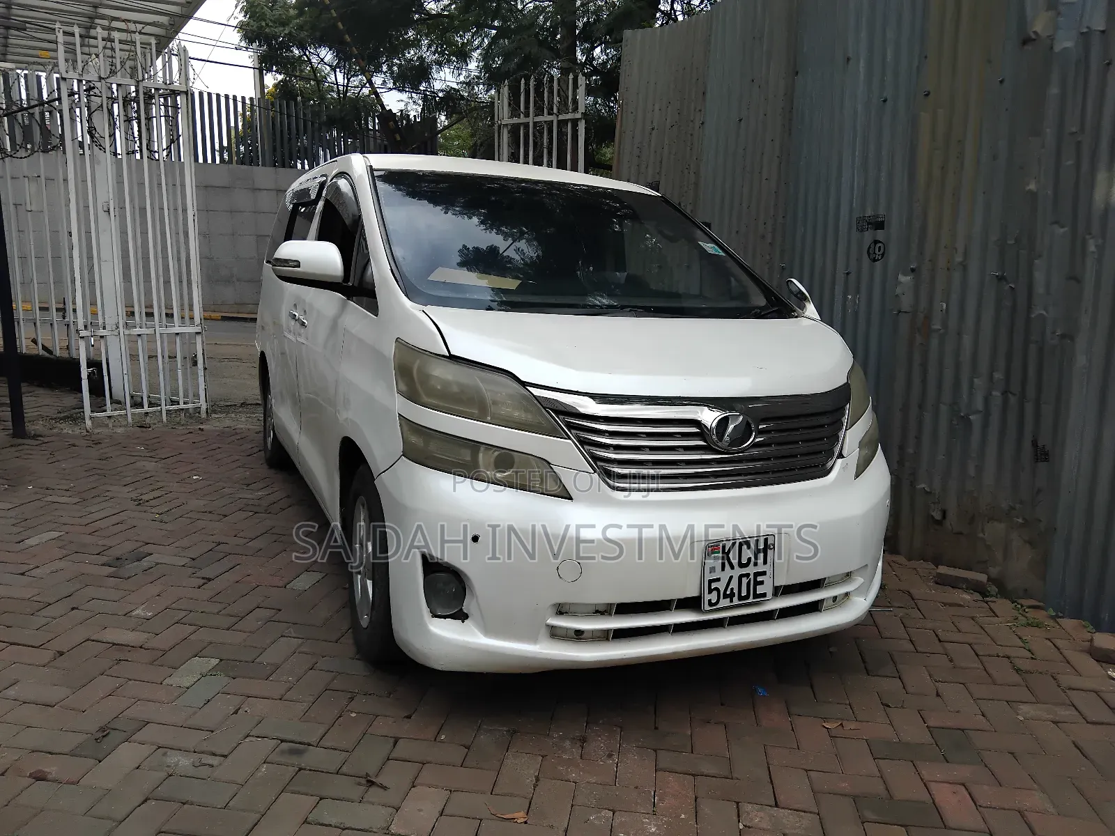 Toyota Vellfire 2010 White