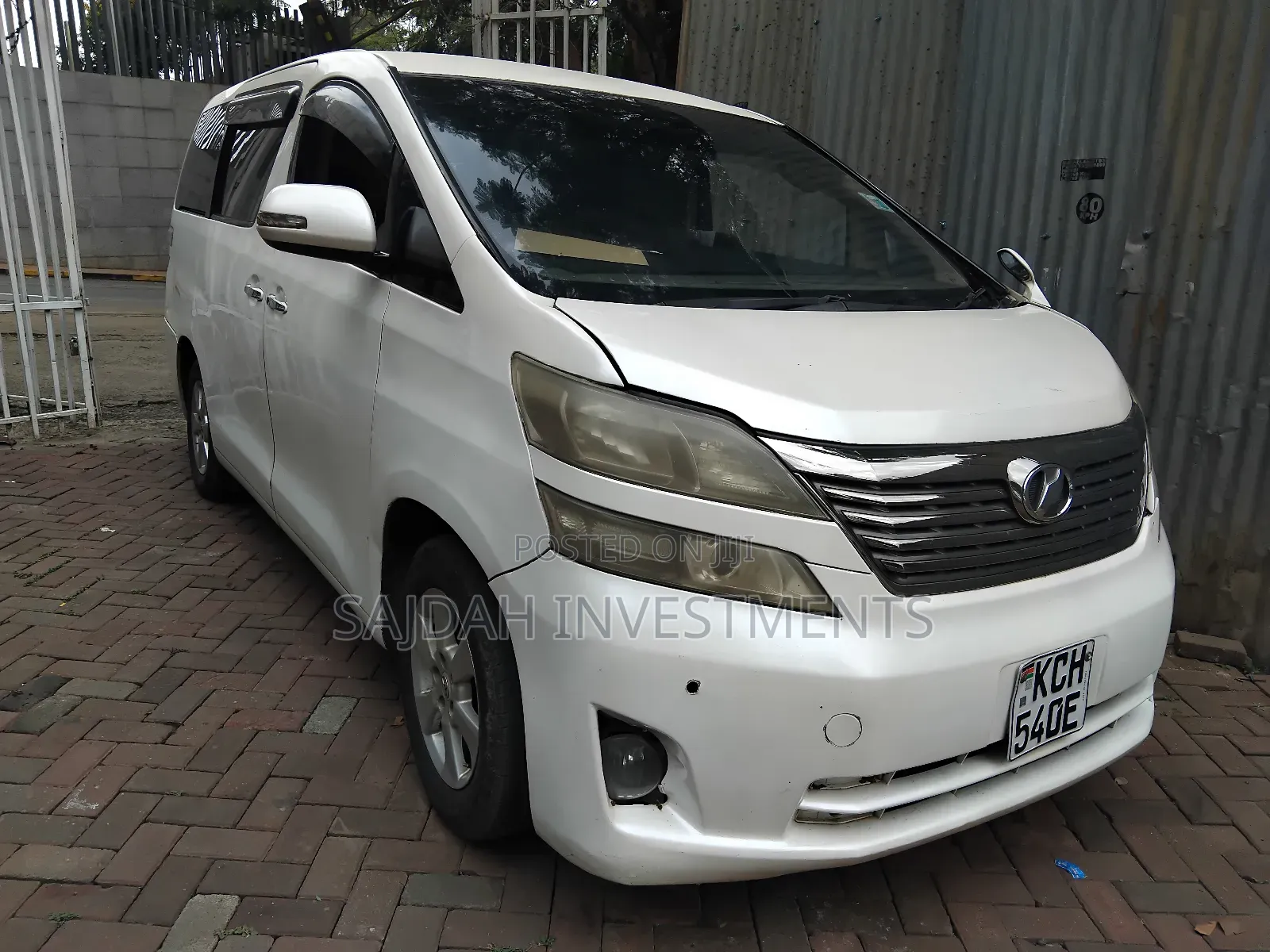 Toyota Vellfire 2010 White