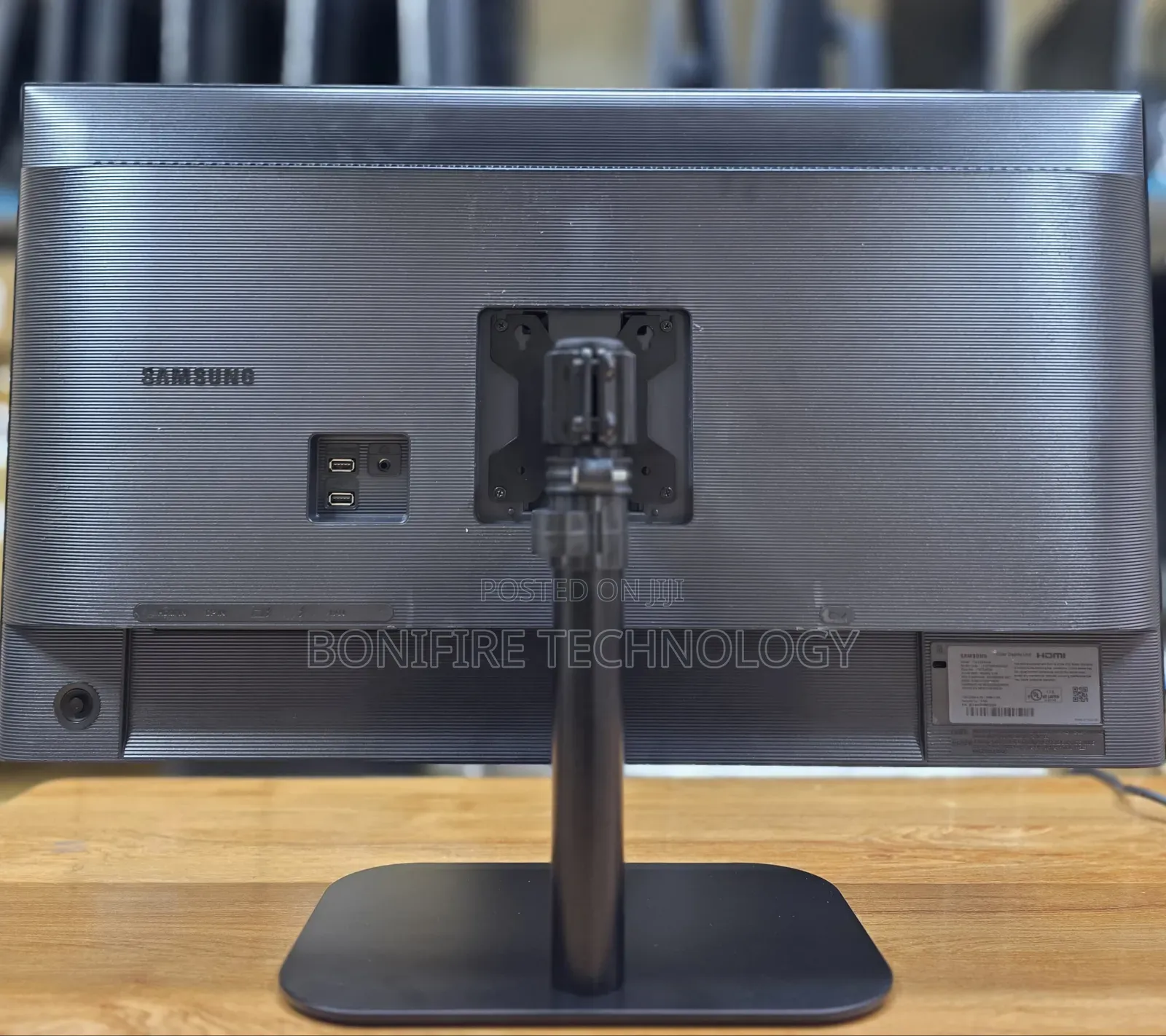 Samsung Lf32tu87
32 Inch Monitor