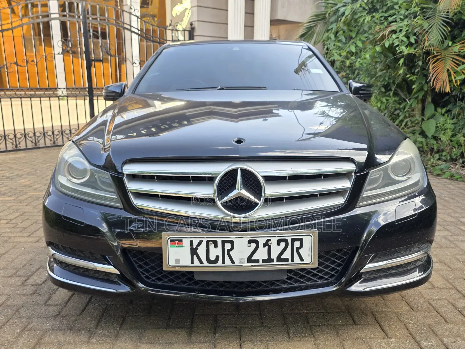 Mercedes-Benz C200 2011 Black