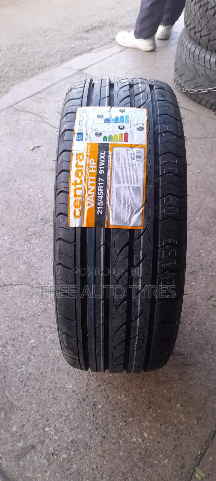 215/45r17 Centara