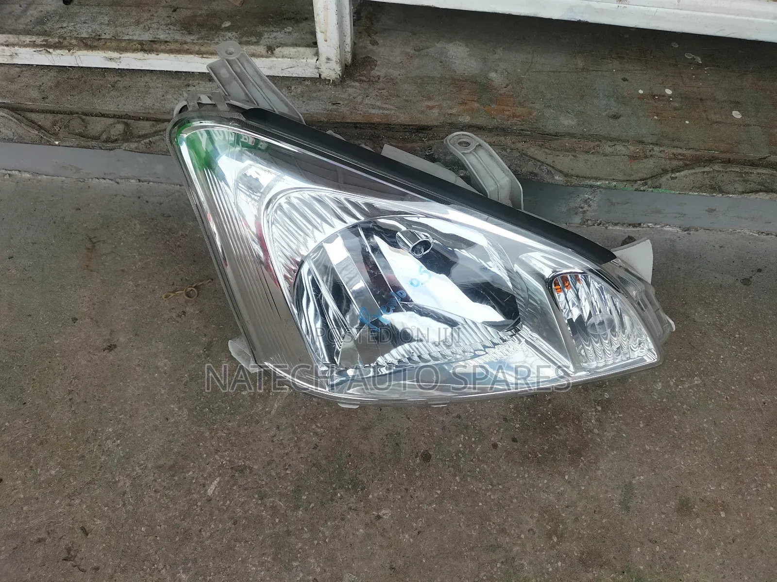 Toyota Premio 2005 Headlight