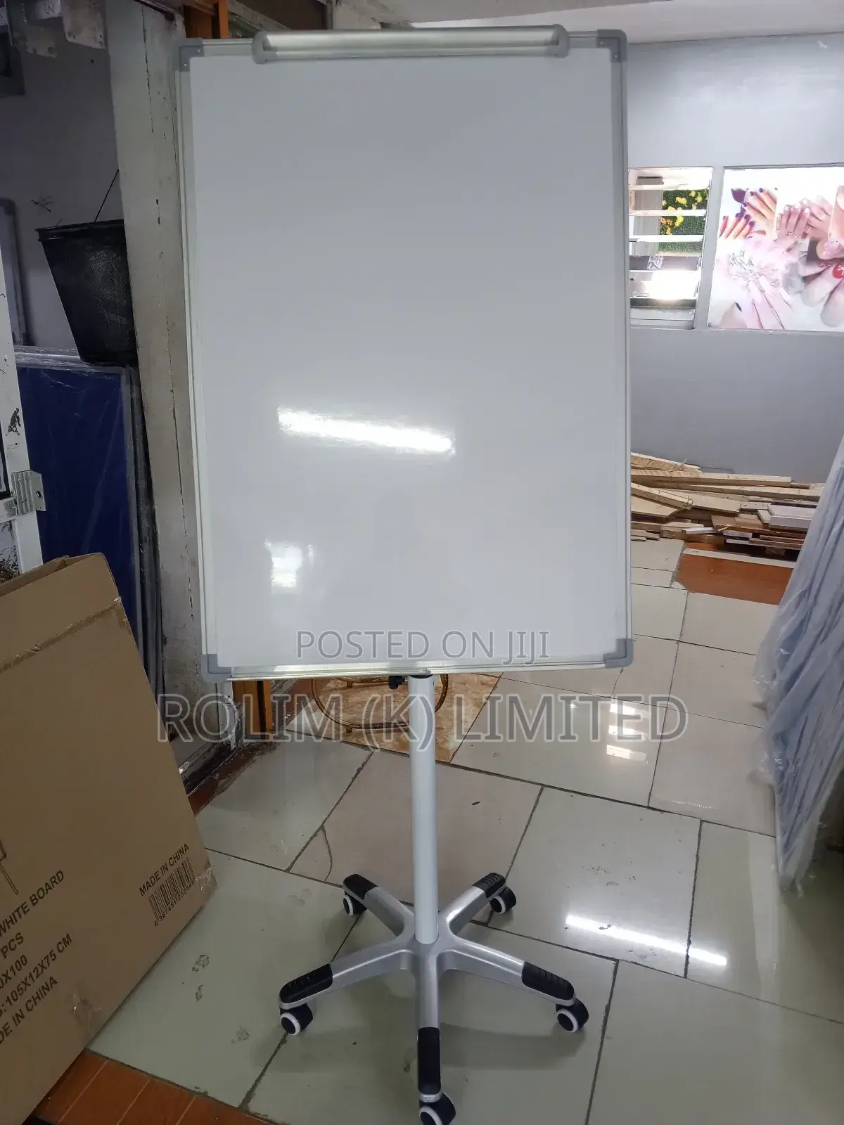 Free-Standing Flipchart Stand With Wheels – Moveable Professional