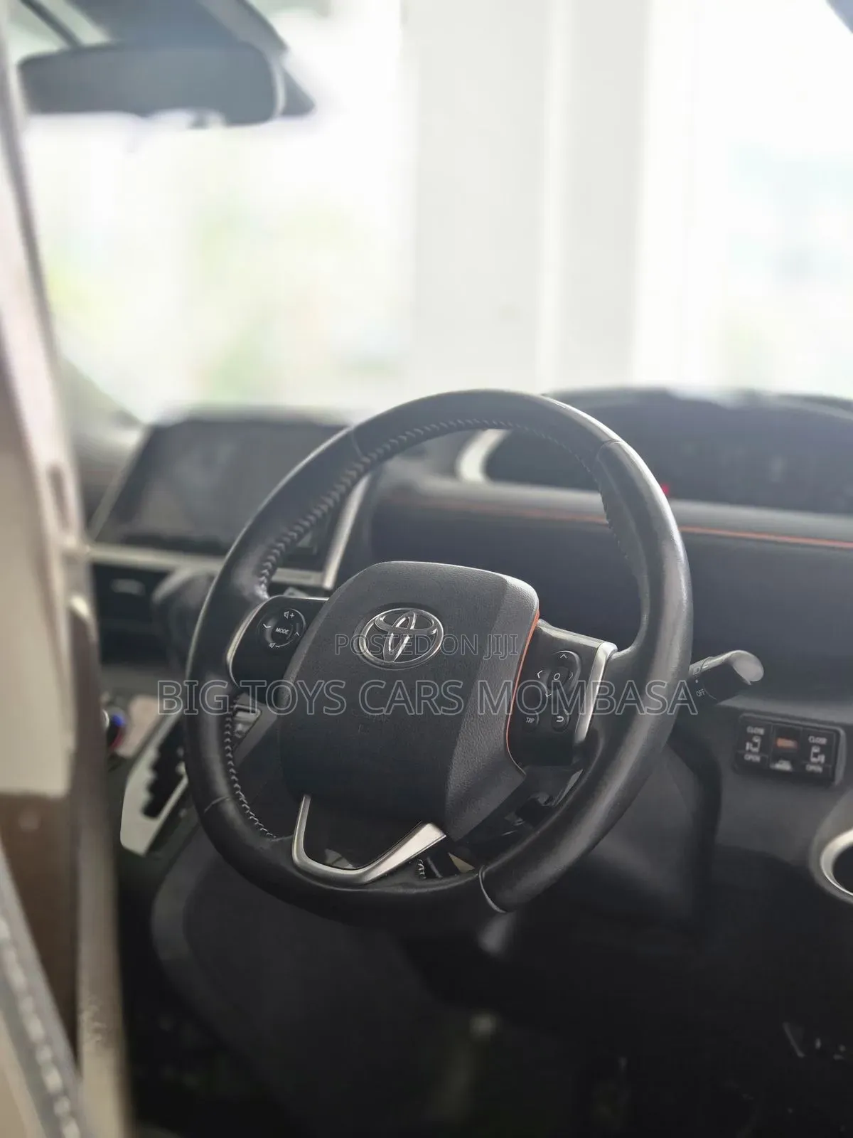 Toyota Sienta 2018 Brown