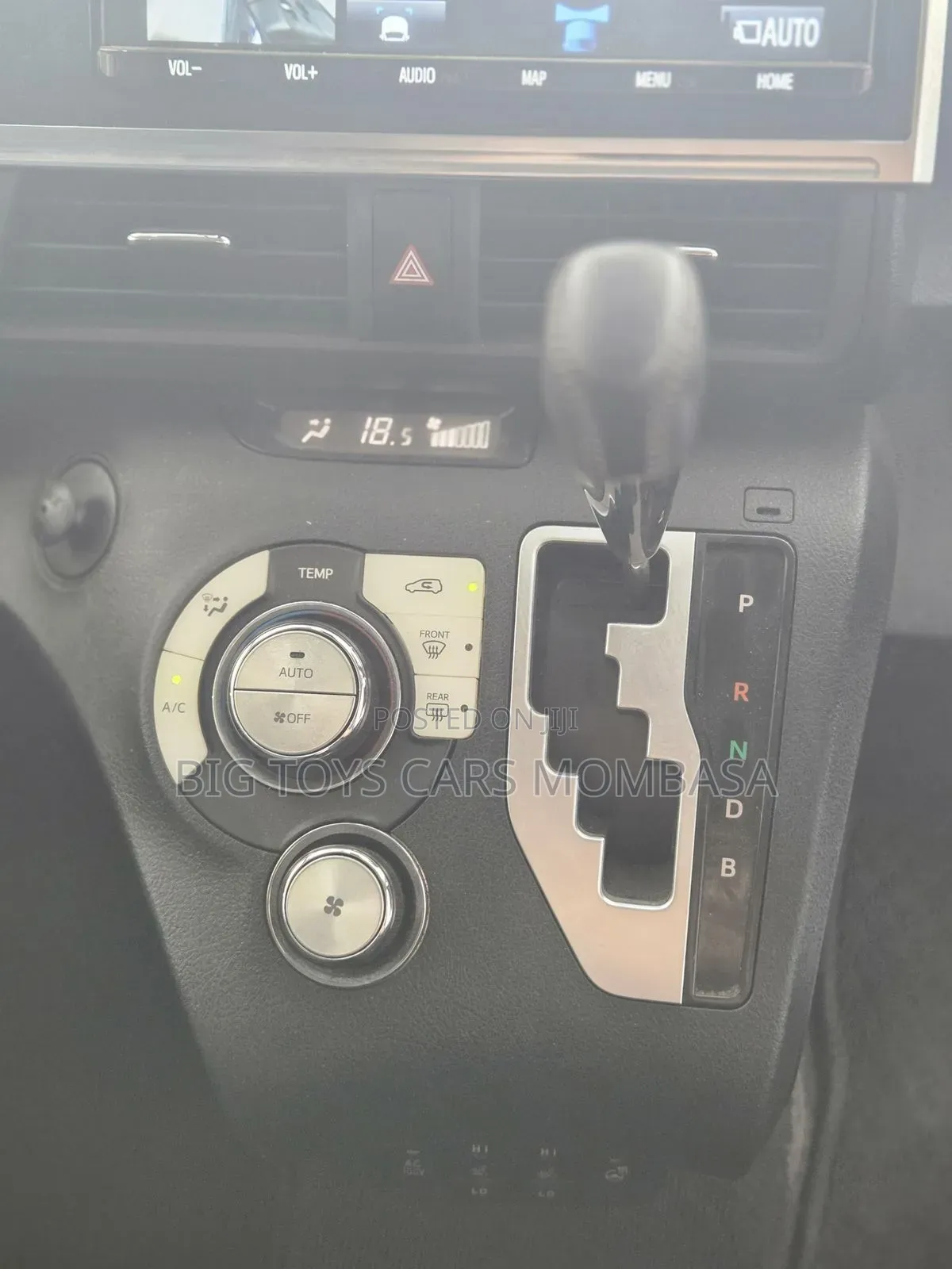 Toyota Sienta 2018 Brown