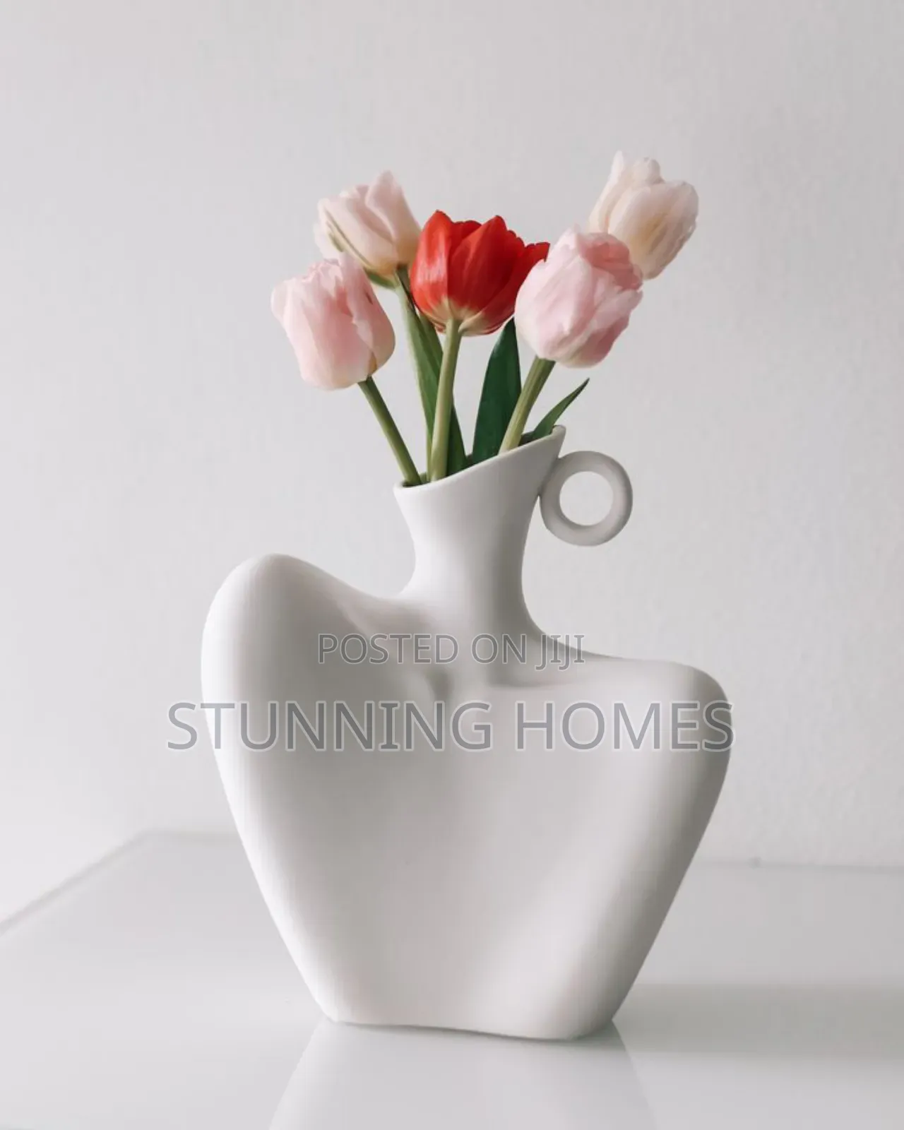 Collarbone Statement Nordic Vase