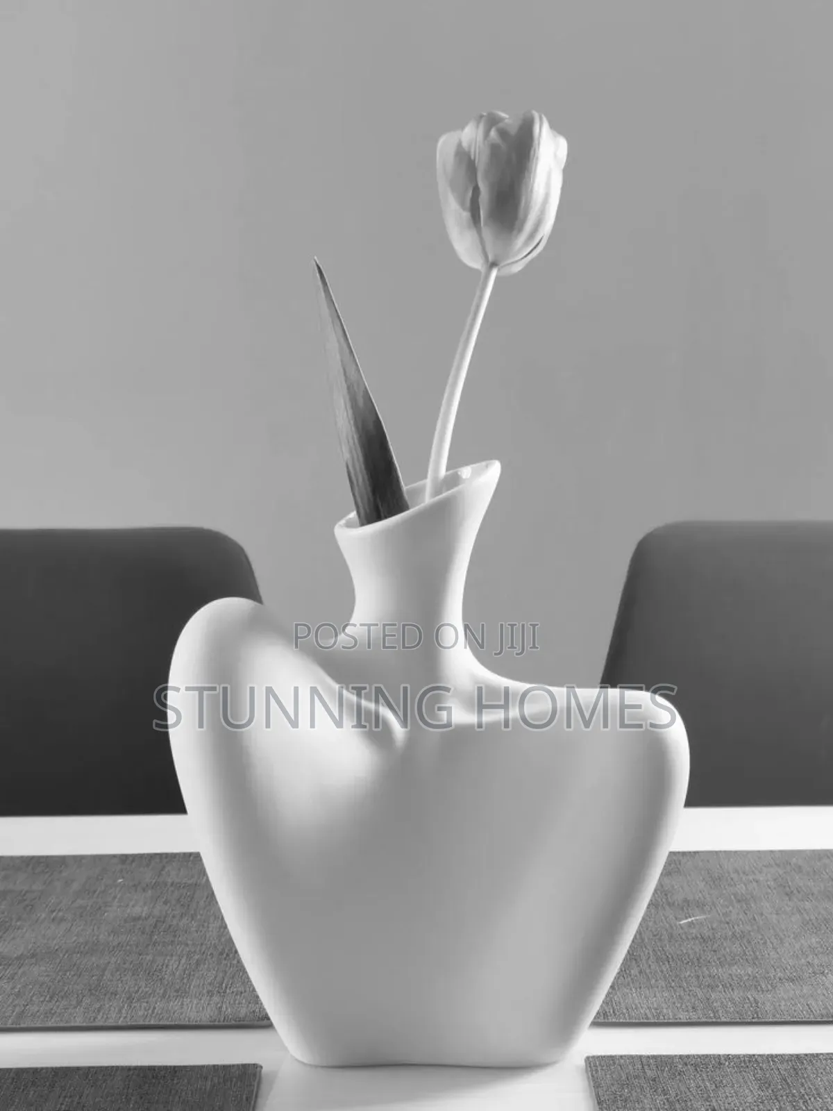 Collarbone Statement Nordic Vase