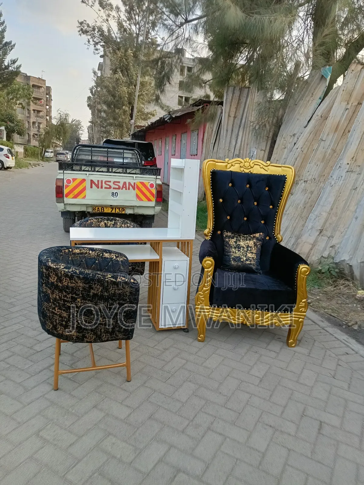 Manicure Set and Queen Pedicure Seat, Black and Gold
