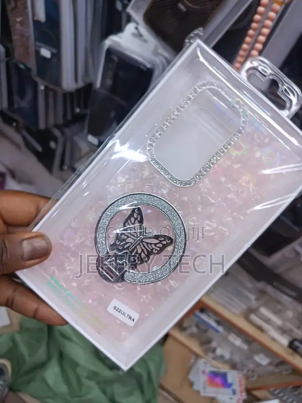 Glitter Phone Case With Butterfly for the Samsung Galaxy S22 Ultra.