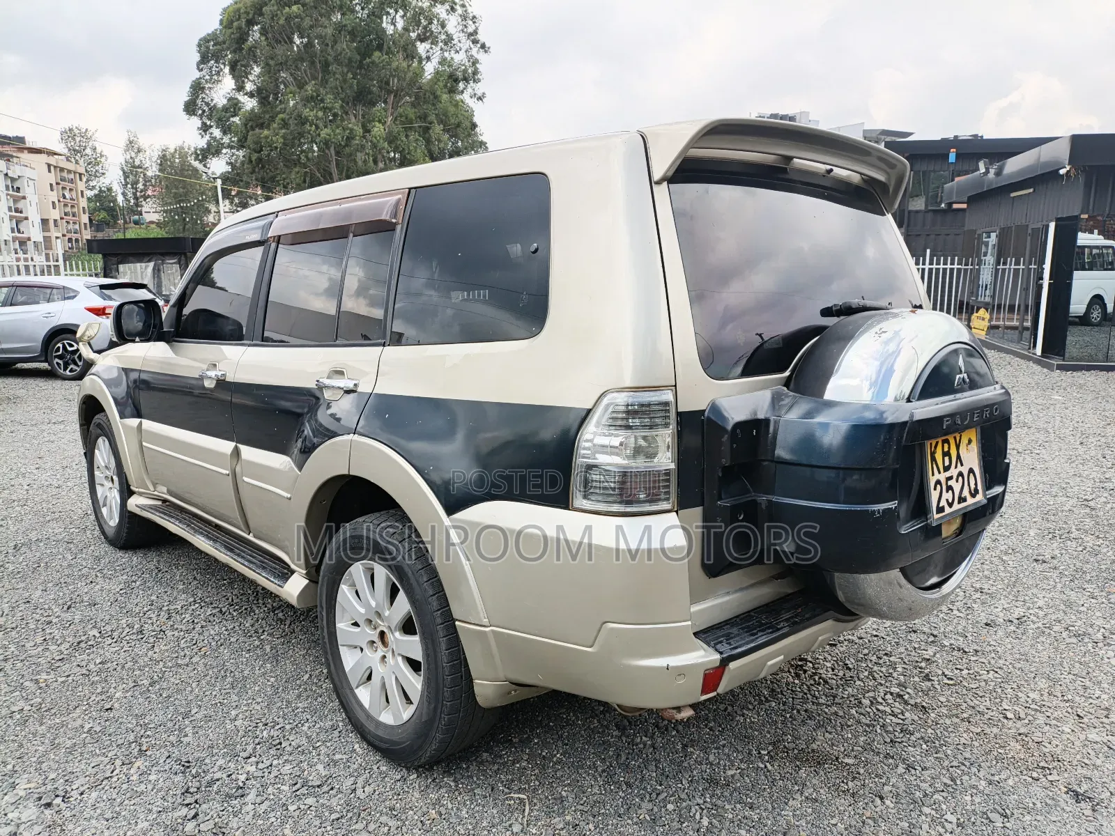 Mitsubishi Pajero 2006 Gold