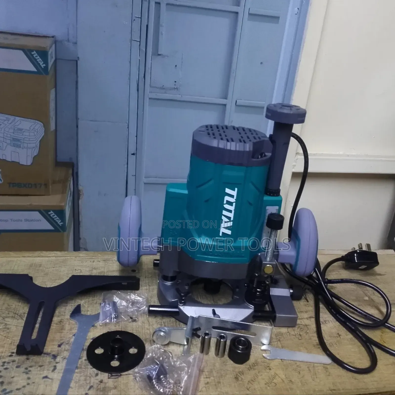 Total Router/2200 Watts Total Router