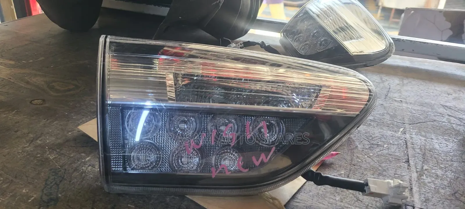 Toyota Boot Light Wish 2012/2014
