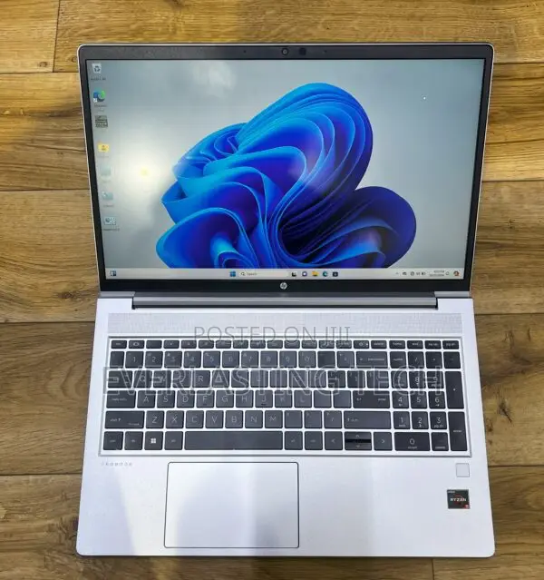 New Laptop HP 8GB AMD Ryzen 5 SSD 512GB