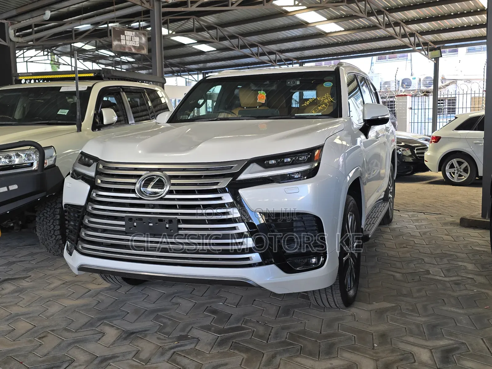 Lexus LX LX 600 2023 White