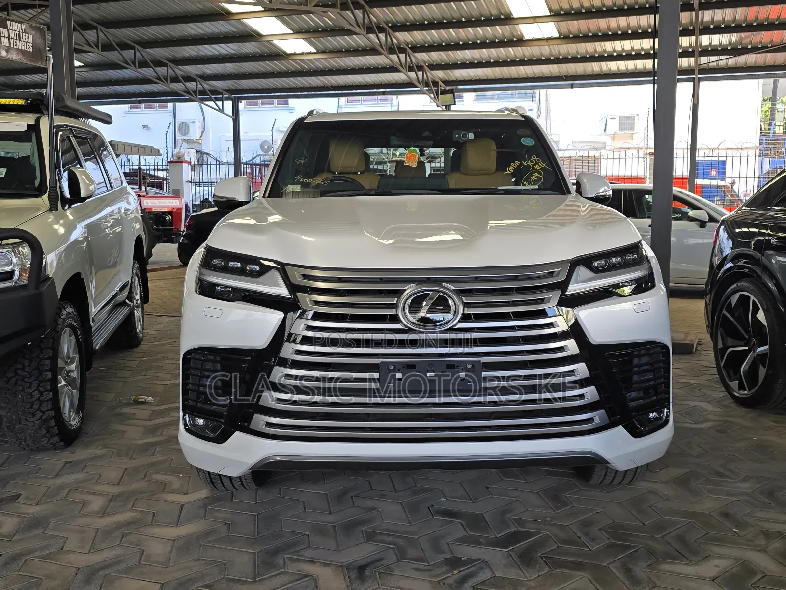 Lexus LX LX 600 2023 White