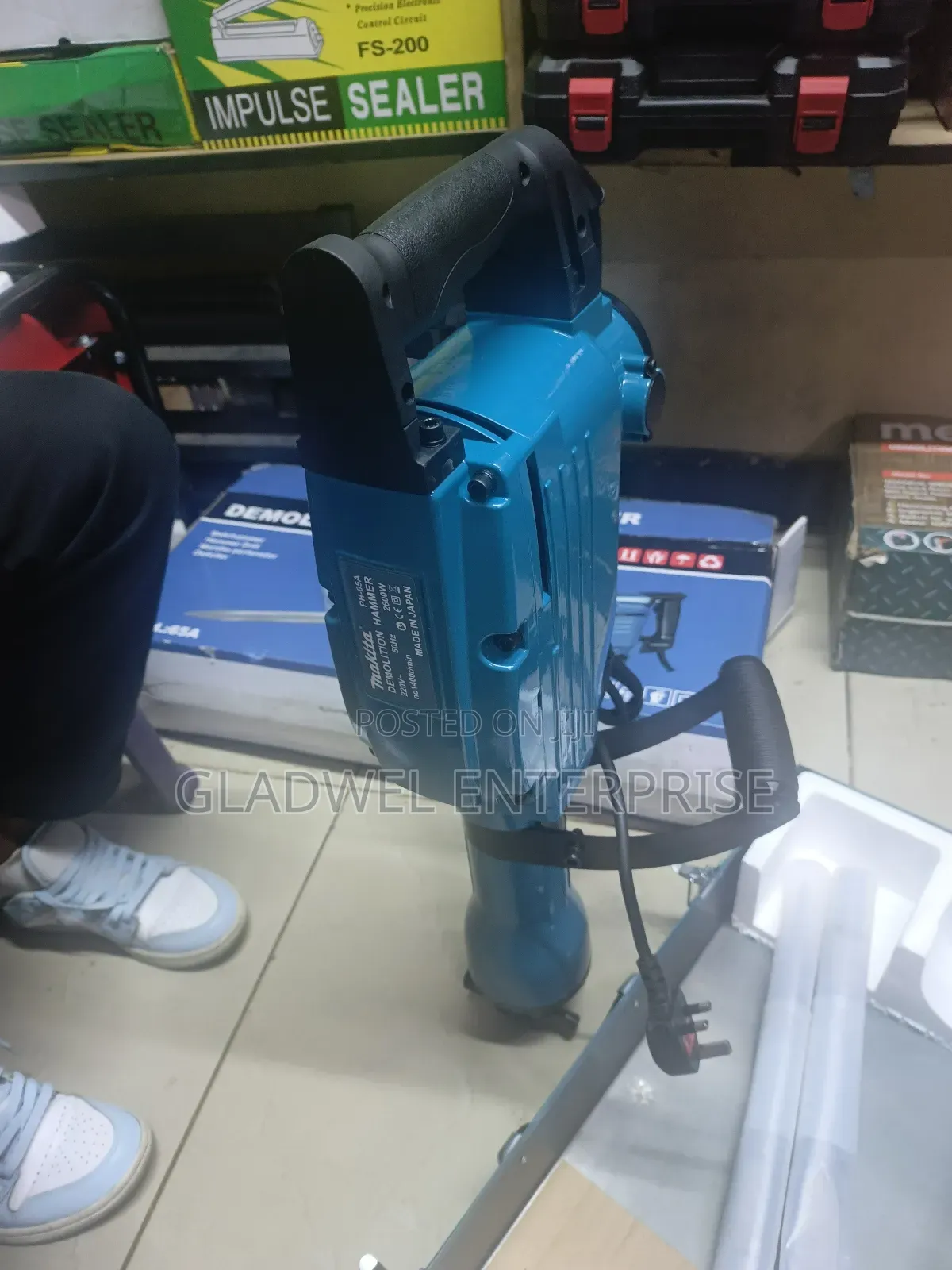 Makita Heavy Duty Demolition Hammer