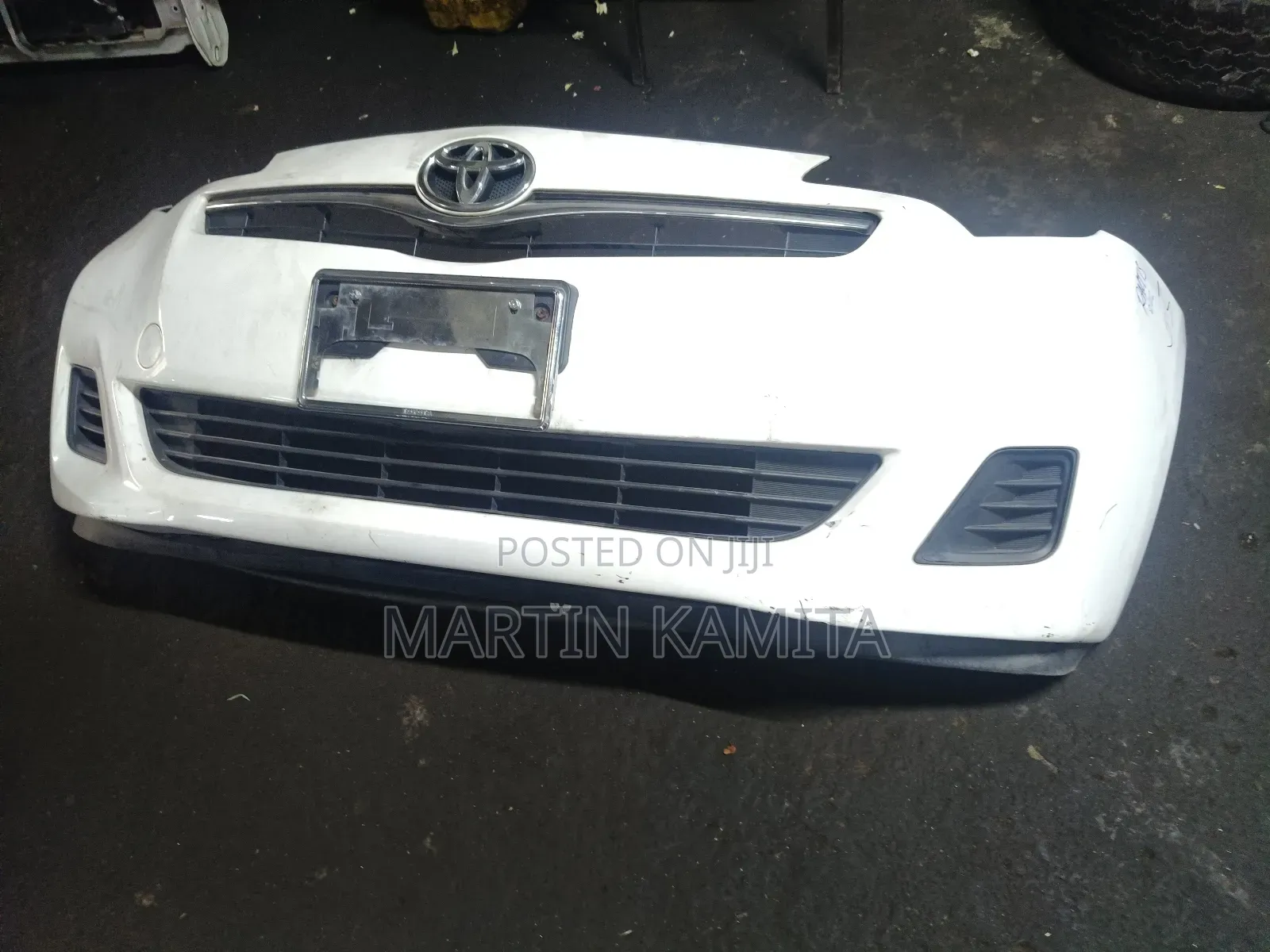 Bumper Front ,Toyota Ractis X Japan Original Clean.