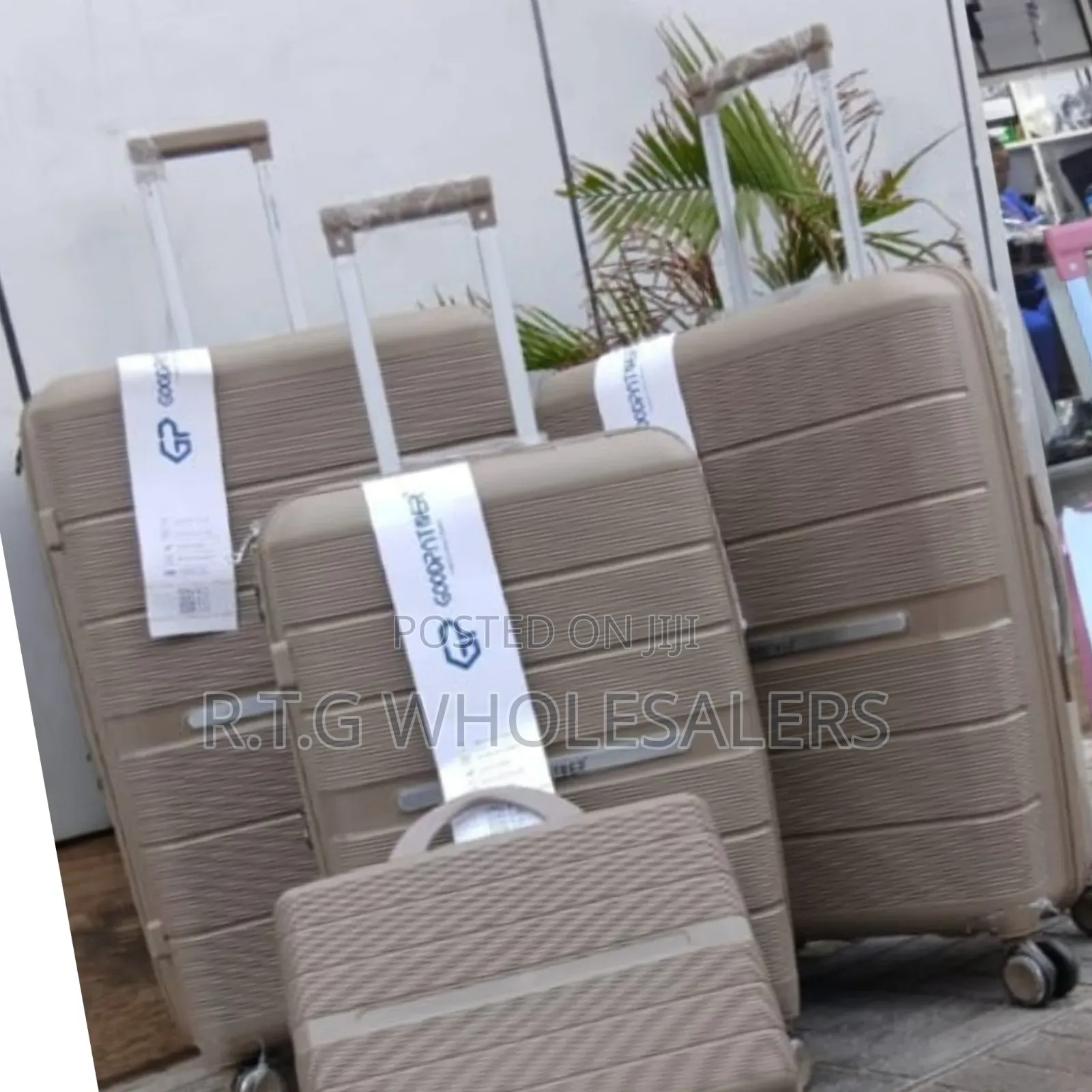 4-in-1 Unbreakable Luxury Rubber Suitcase Set