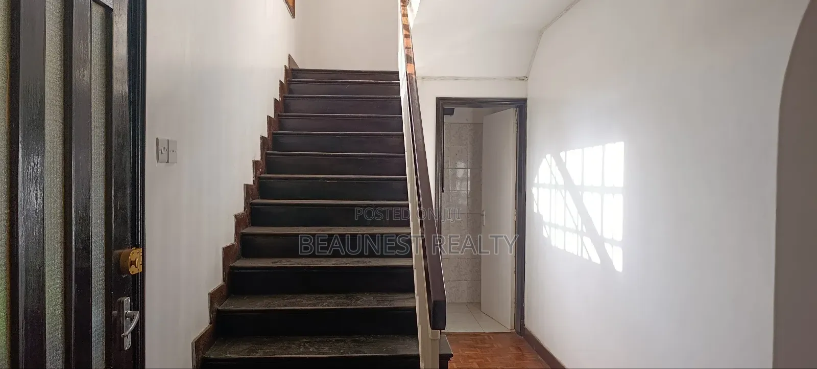 5 Bedroom Townhouse Office to Let