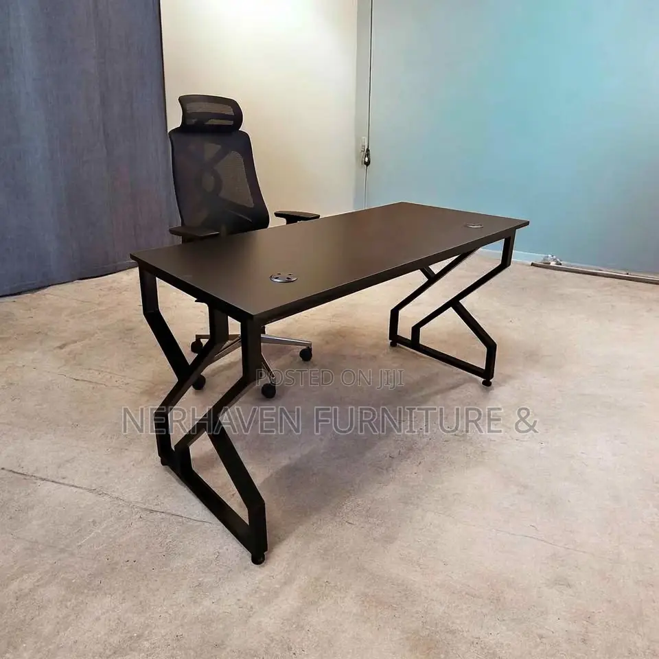 Study Desk (1.4mtrs)