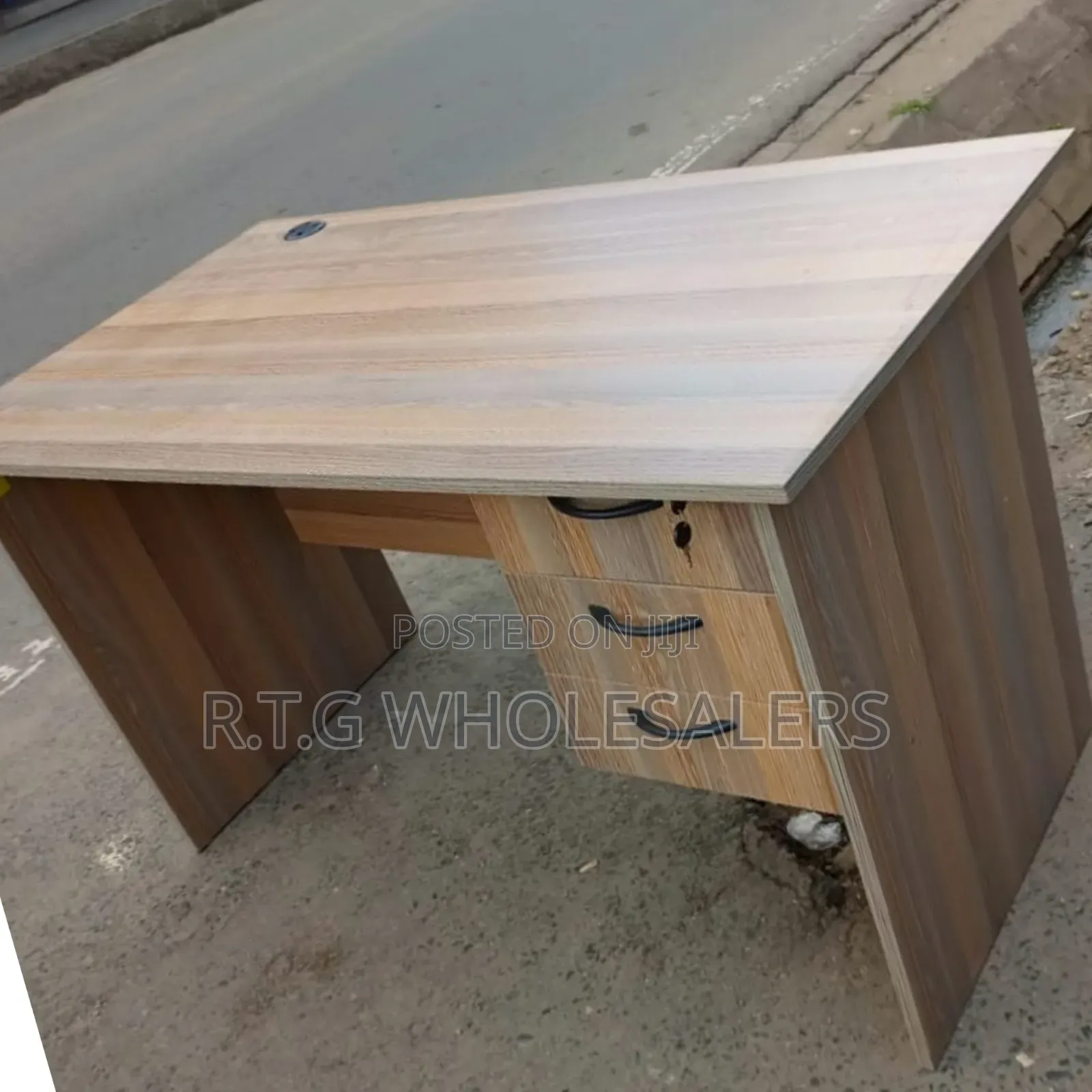 Spacious 1.2m Work Desk