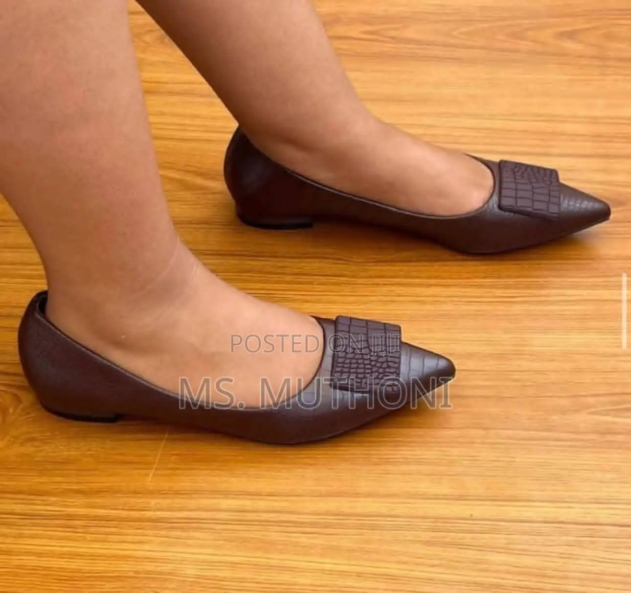 Textured Pointed-Toe Flats With a Decorative Buckle Size 37-42