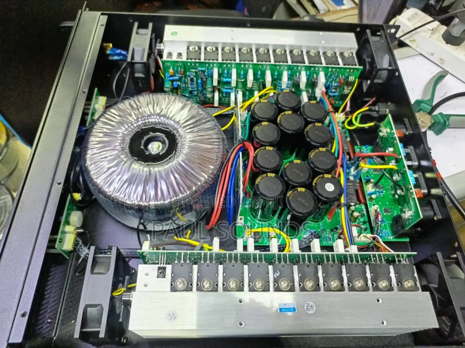 Peavey Cs 4000 Professional Power Amplifier