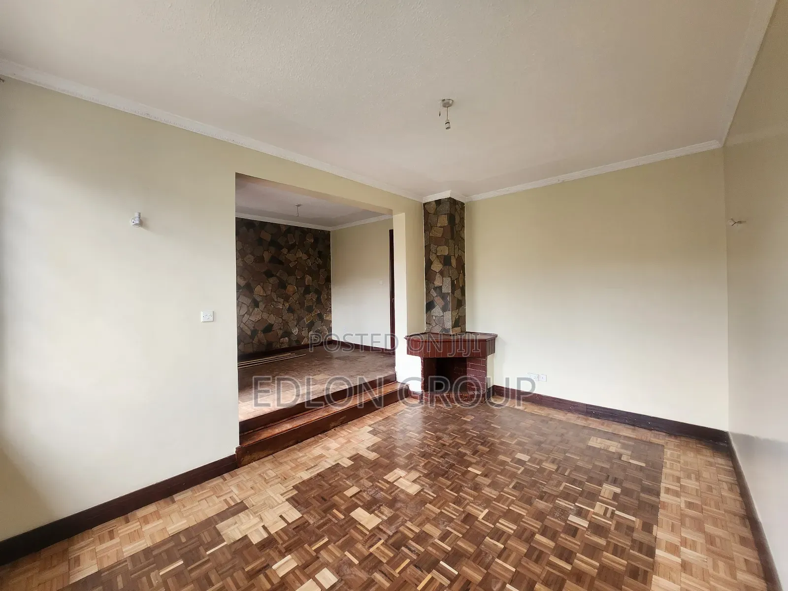 4bdrm Maisonette in Zimmerman for sale