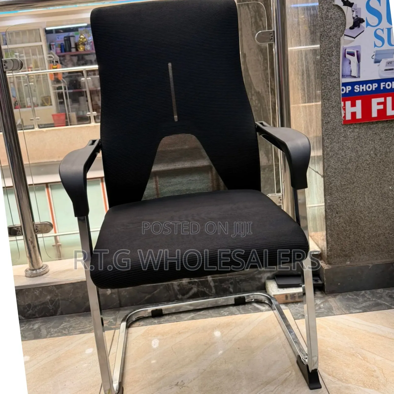 Ergonomic Mesh Guest Chair – Sturdy Frame, No Wheels