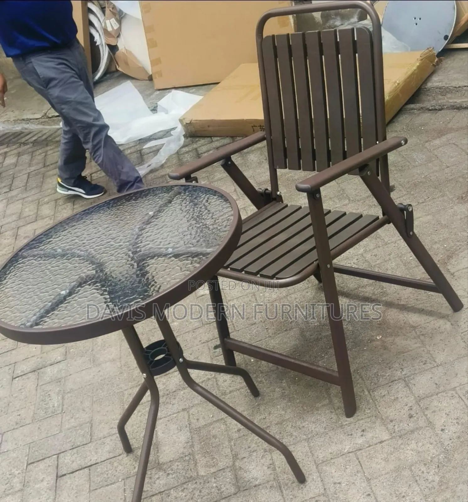 Draining Table With One Chair