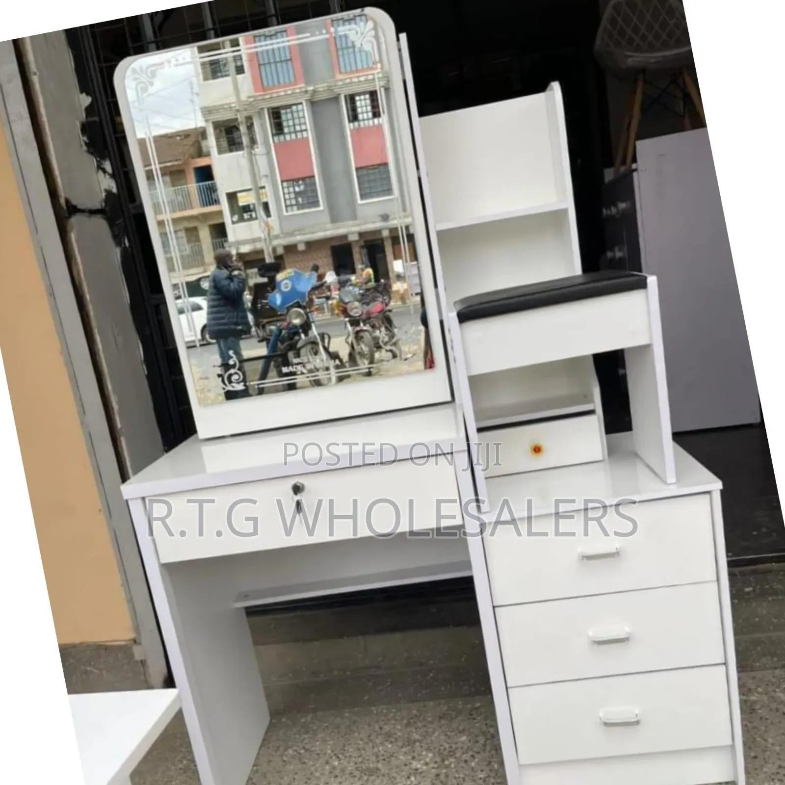 Executive Vanity Table With Sliding Mirror Storage