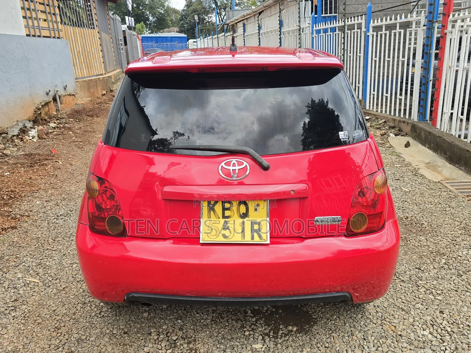 Toyota IST 2004 Red