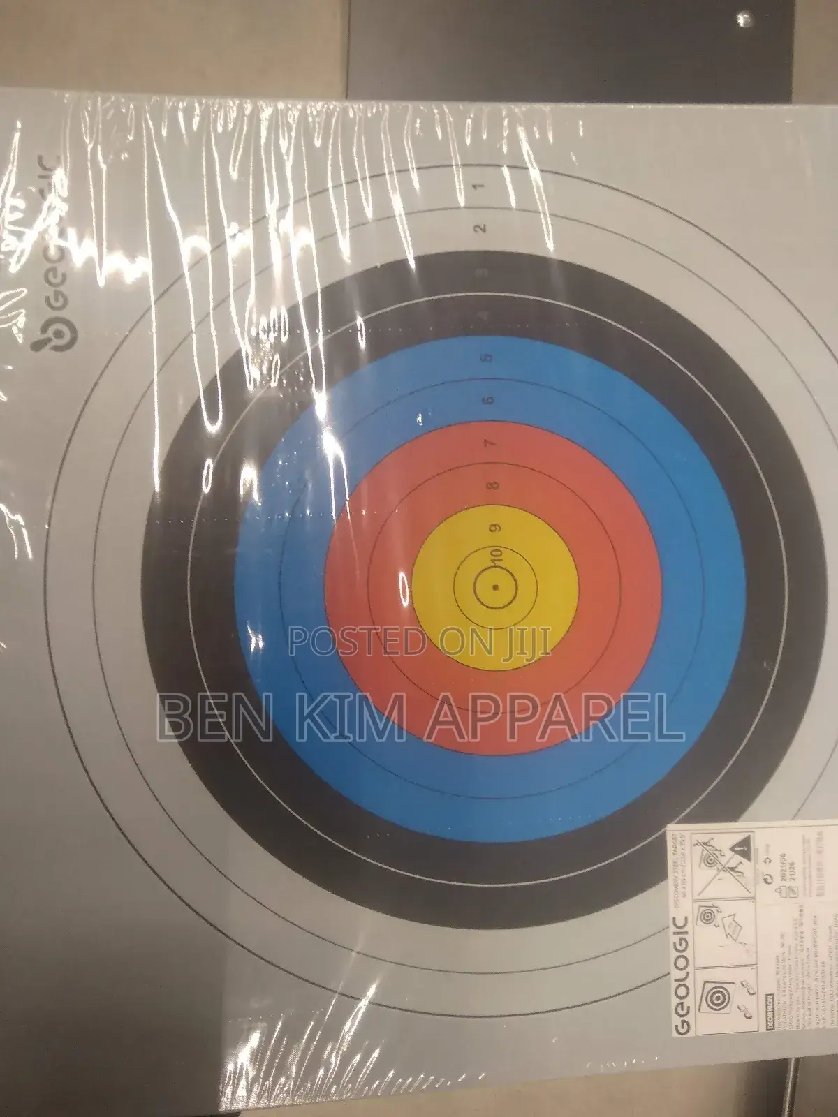 67cms by 67cms Soft Foam Sharp Arrows Free Standing Archery Target