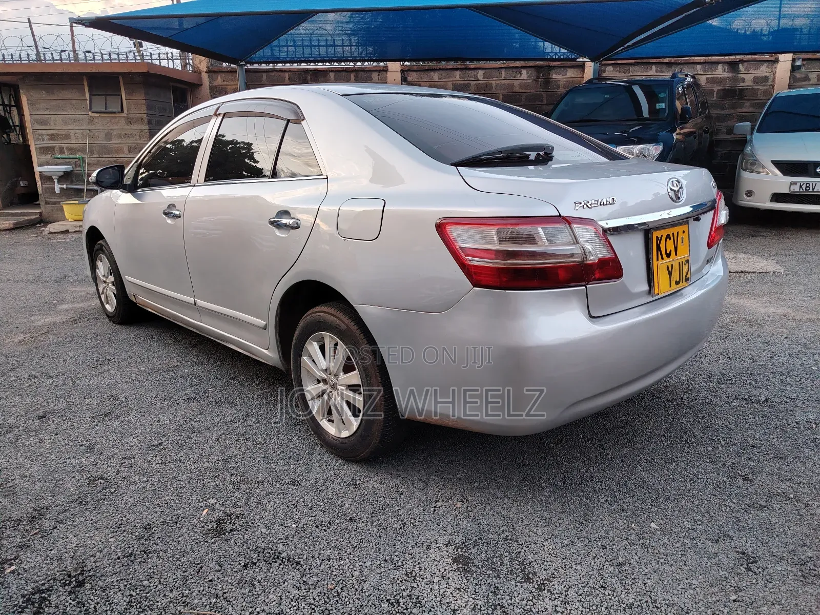 Toyota Premio 2013 Silver