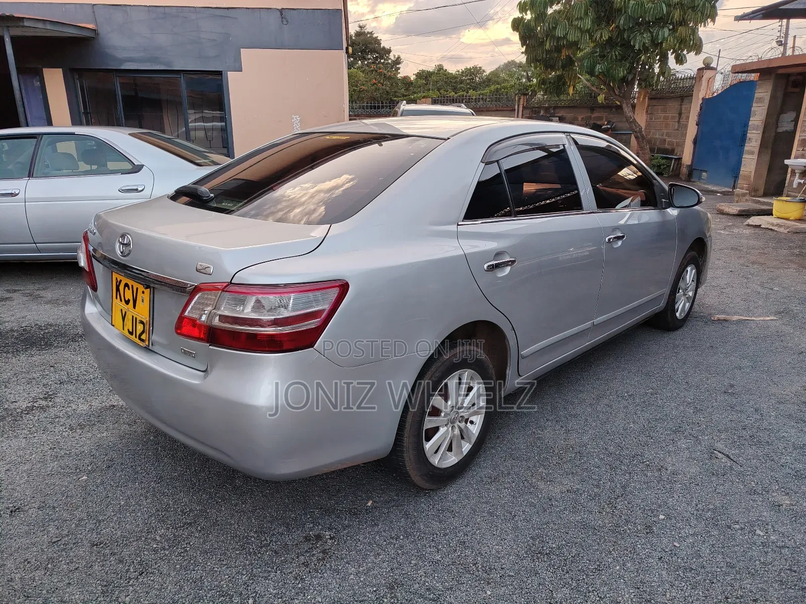 Toyota Premio 2013 Silver